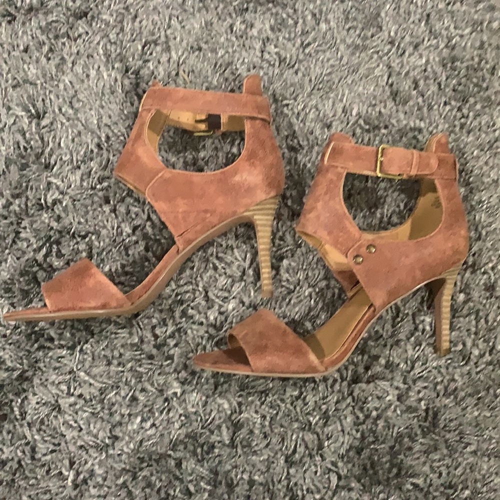 New in box! Nine West Izzy Wizzy Sandals in Cognac Leather - Picture 4 of 11